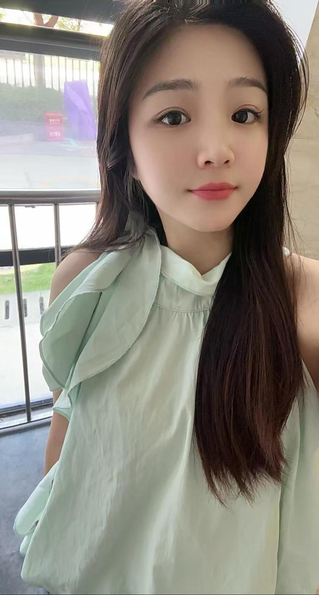 外围漂亮迷人小姐姐