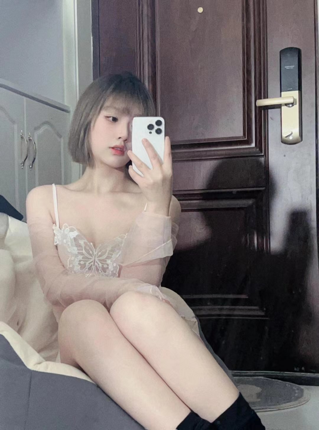 南海娇艳短发美妞思思