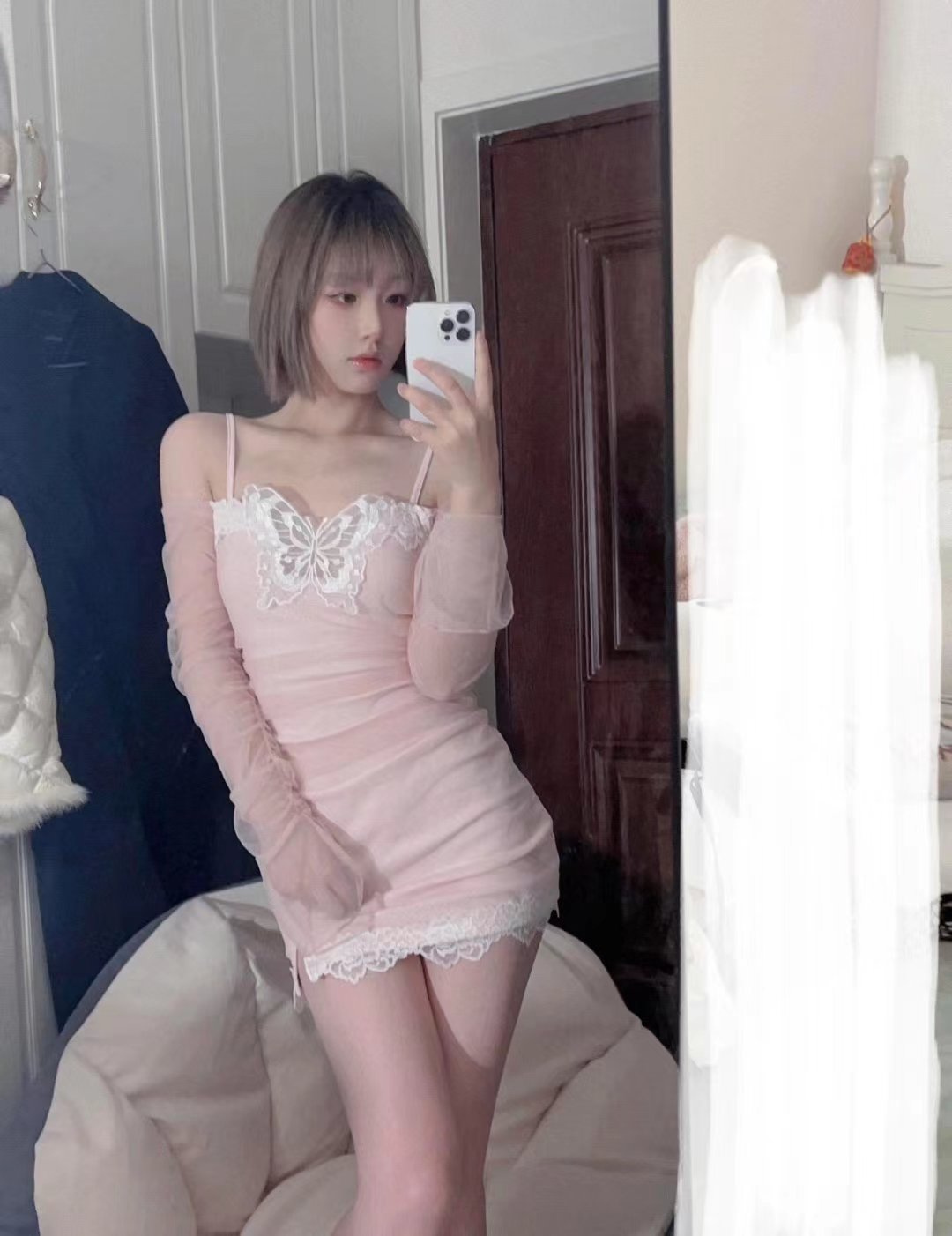 南海娇艳短发美妞思思