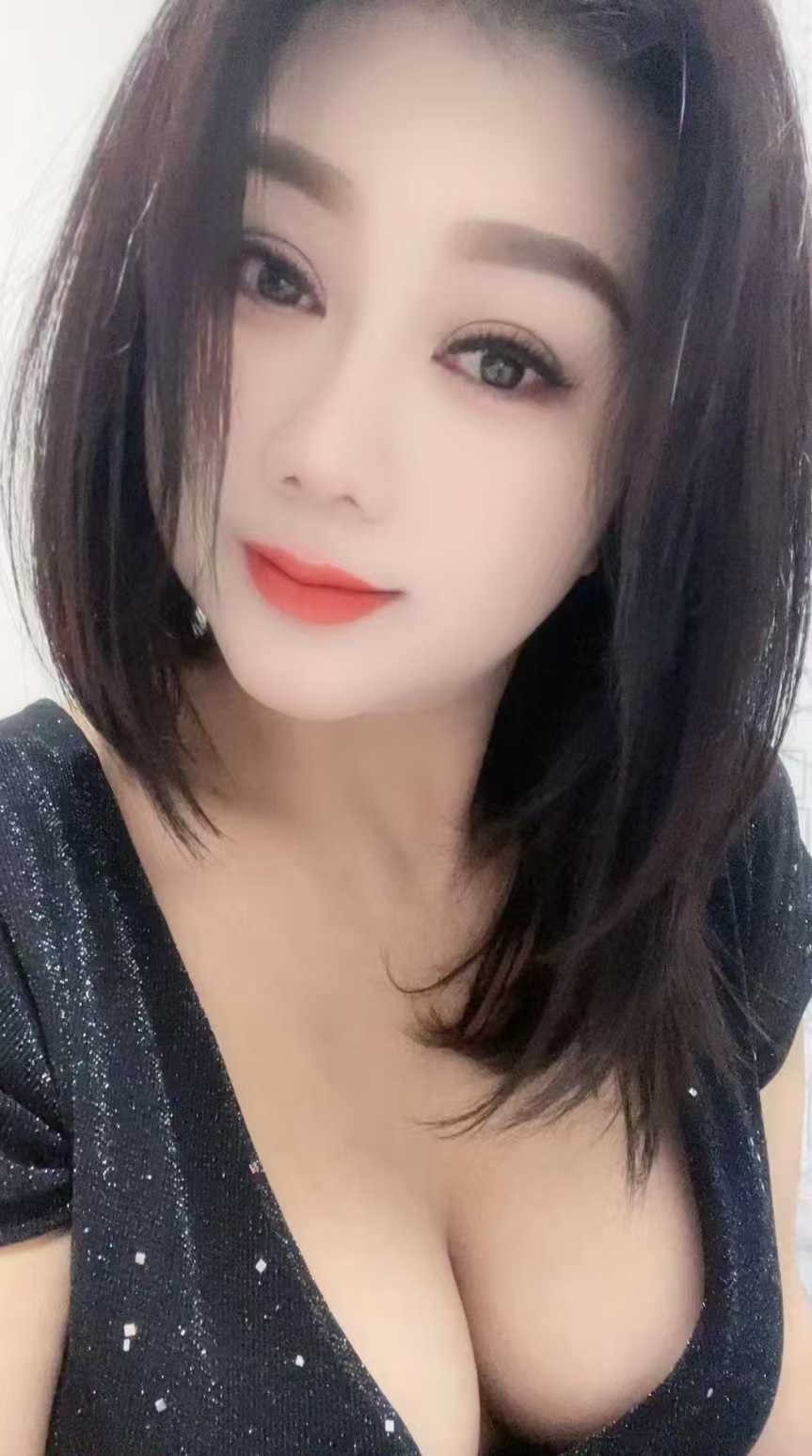 花果园美艳大胸少妇伊人