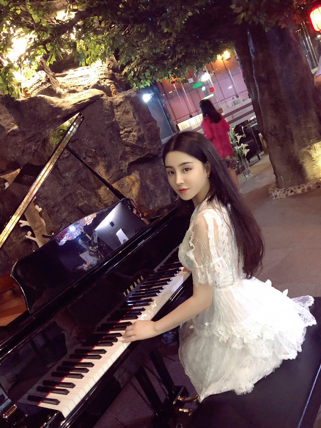 三里屯极品美女，提前预约