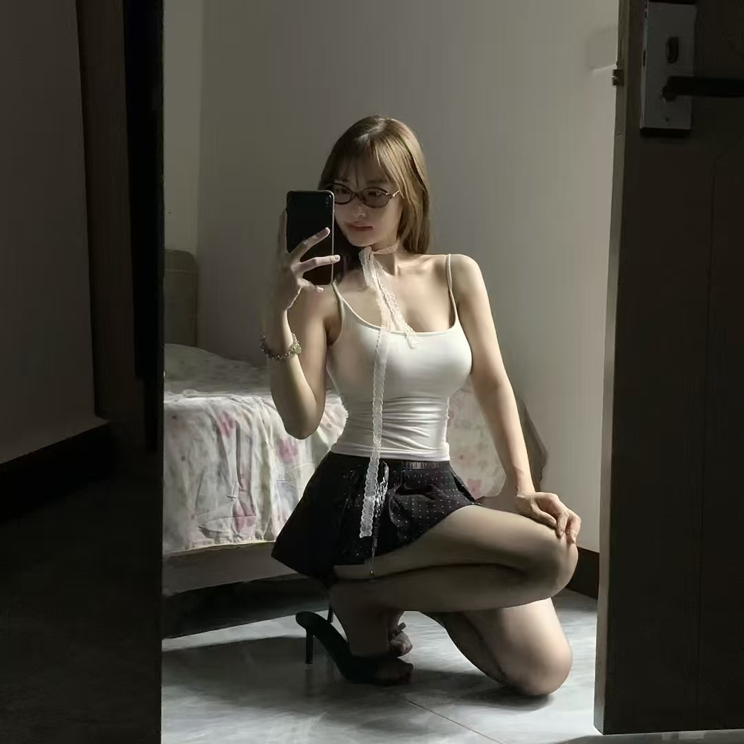 杏花岭情趣眼镜嫩妞乐乐