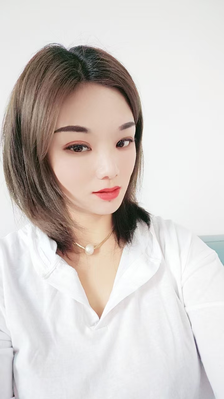 颖州柔情短发少妇月牙