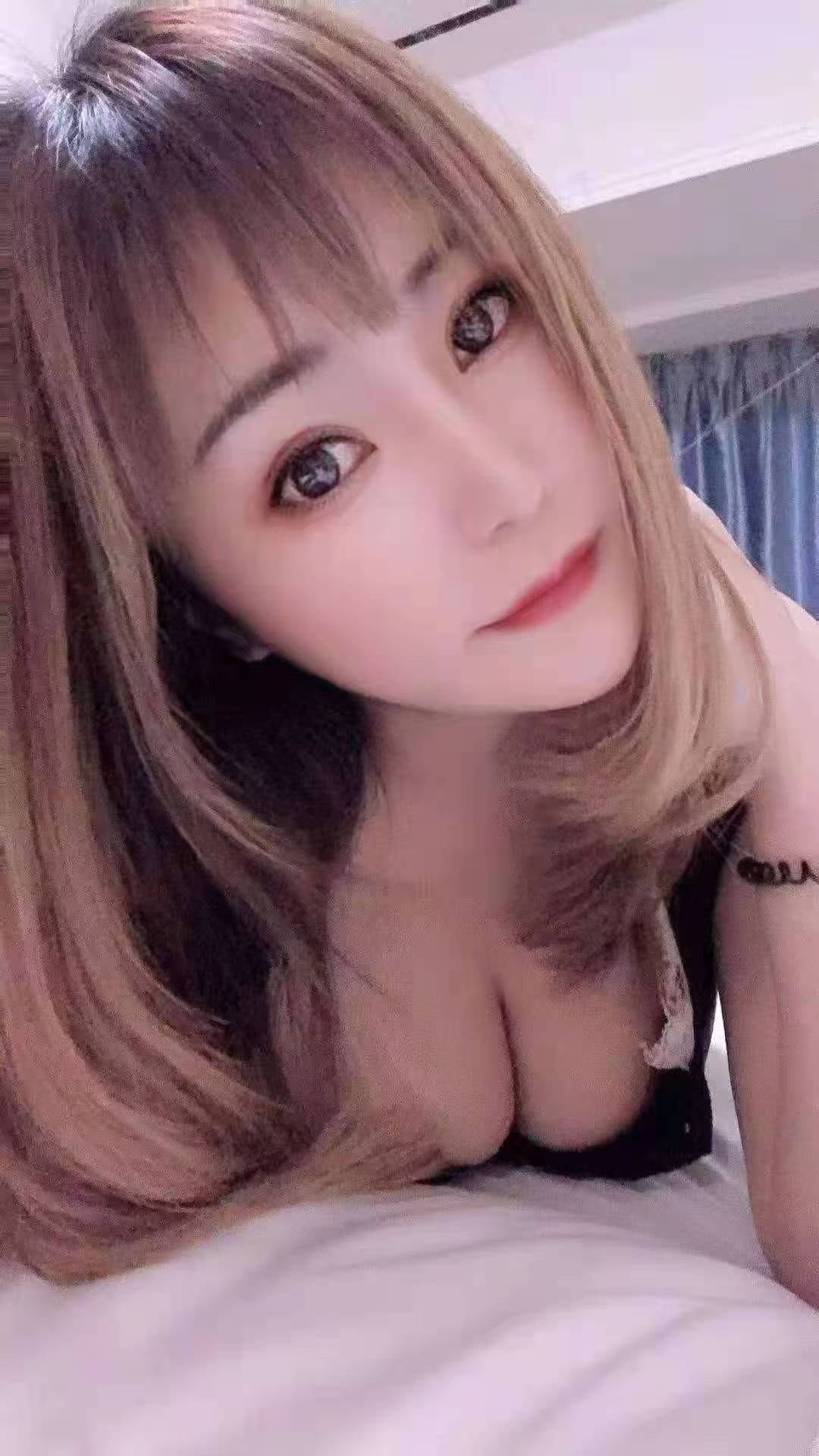 公明美乳辣妹依依