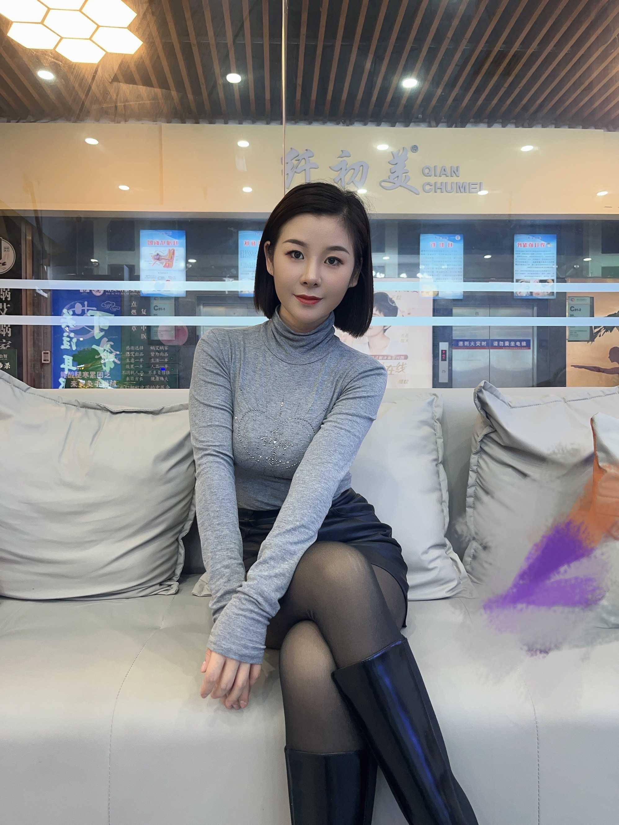 从上到下的抚摸，很柔软