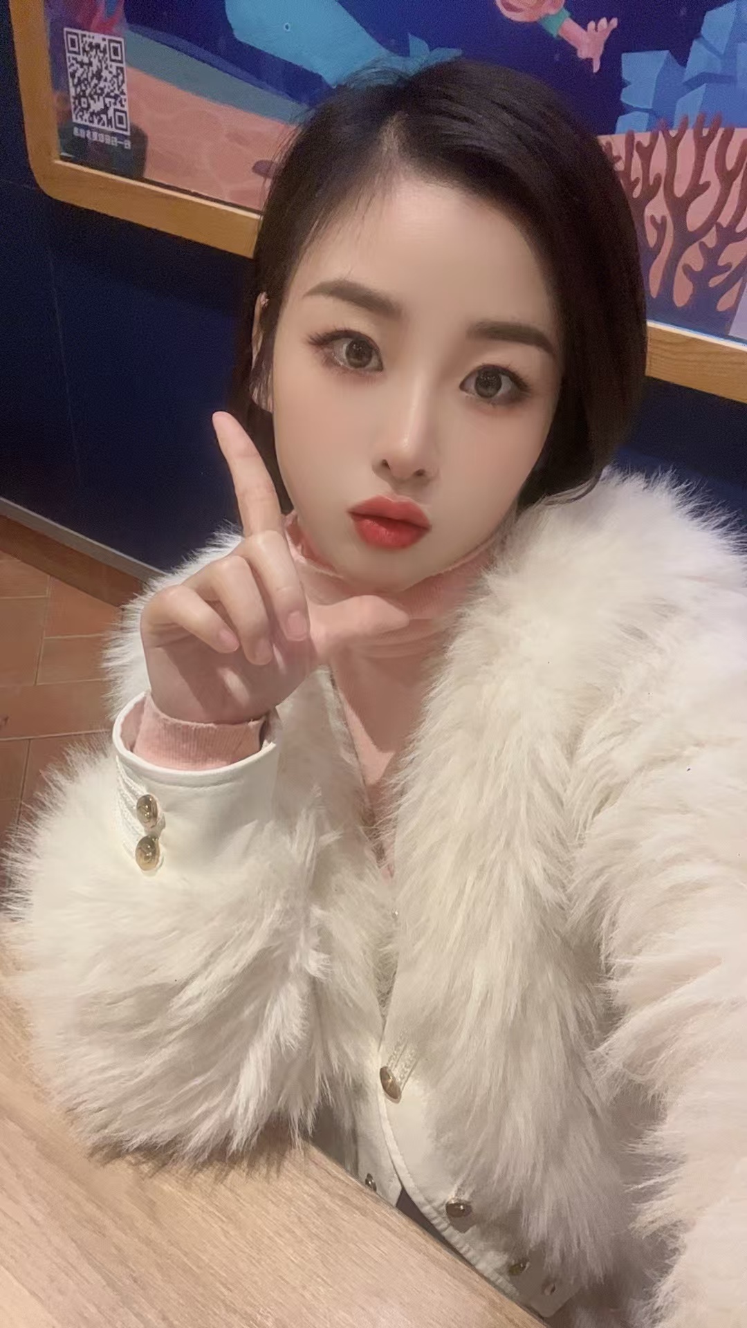 从上到下的抚摸，很柔软