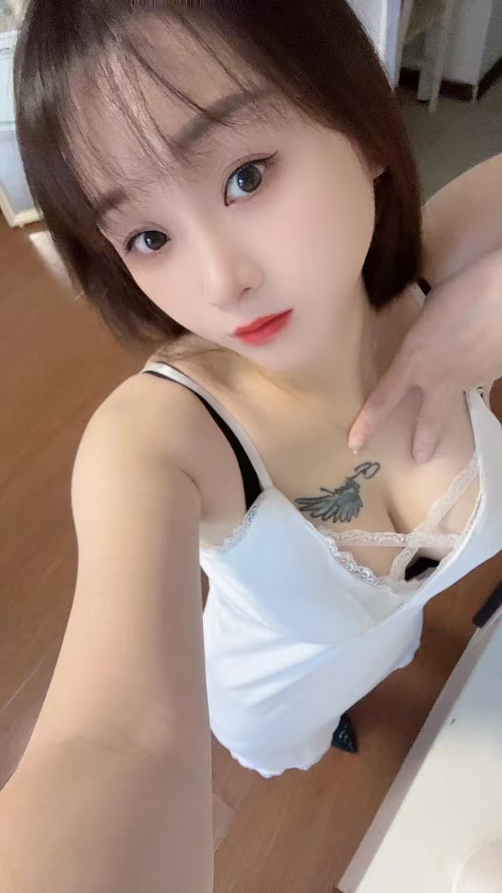 相城制服大奶女友雪儿