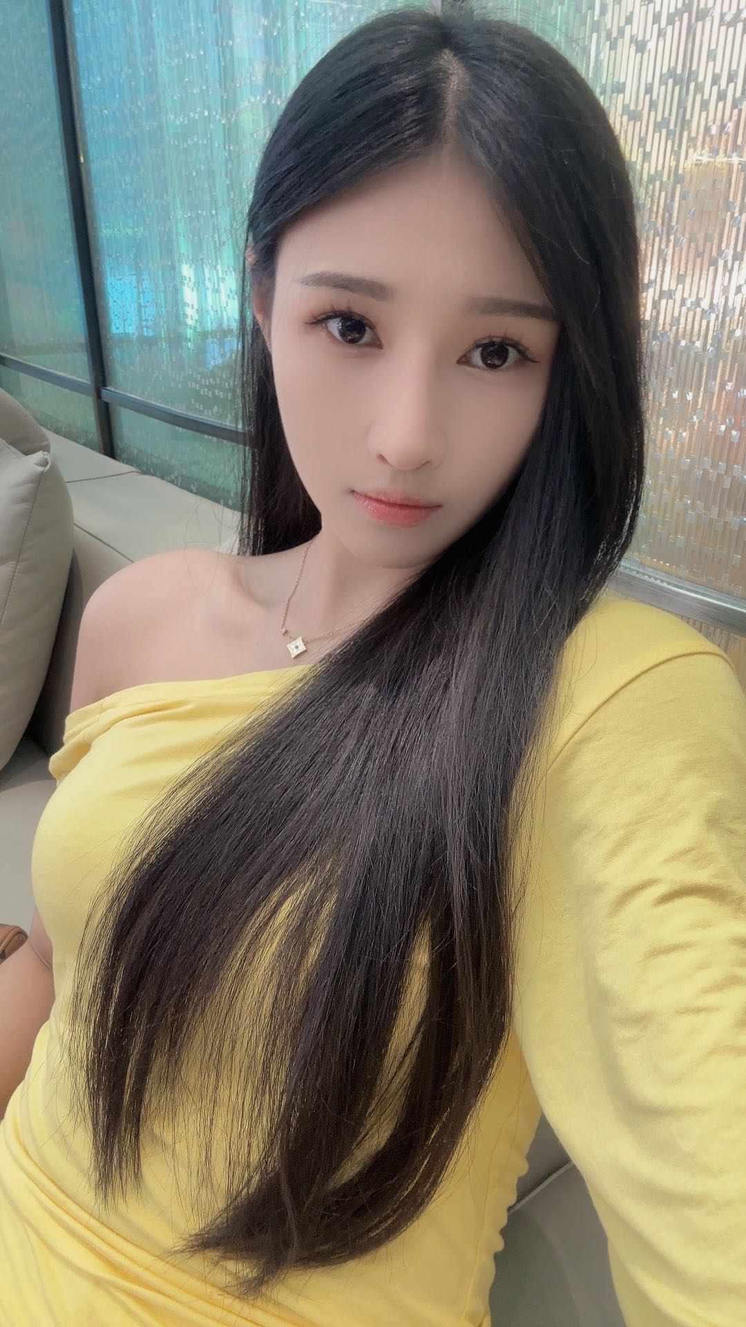 不要透过手机看世界了，要亲身体验