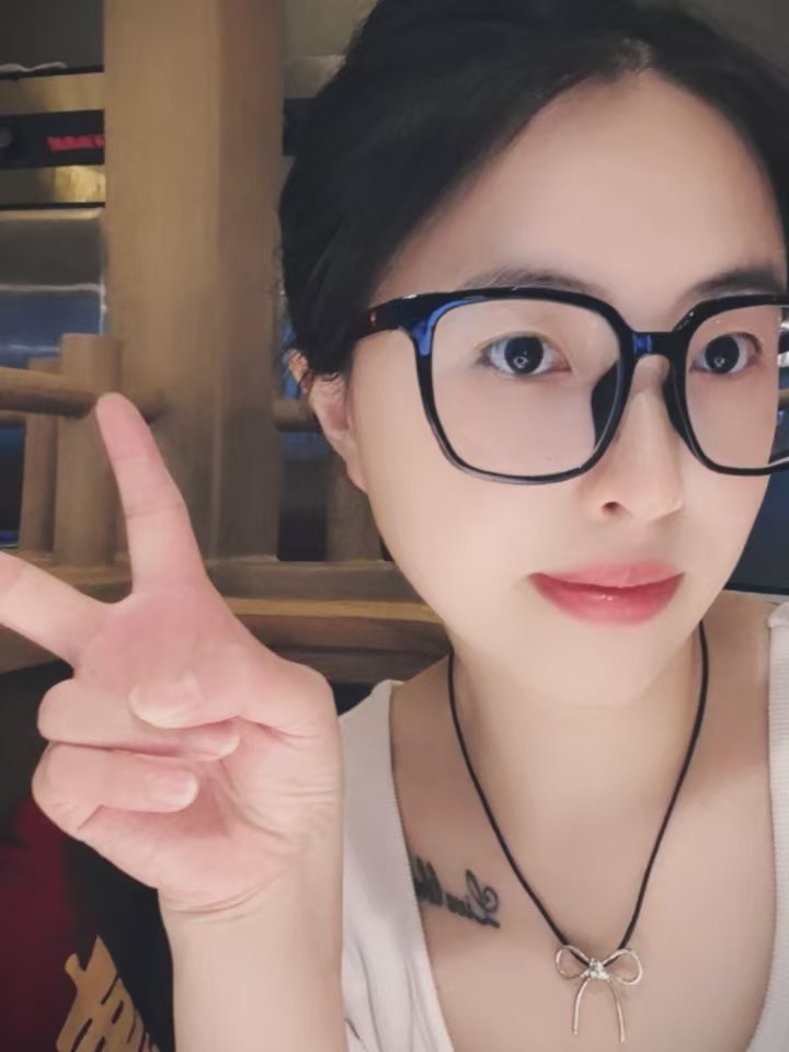 下沙制服美妞半套小鱿鱼