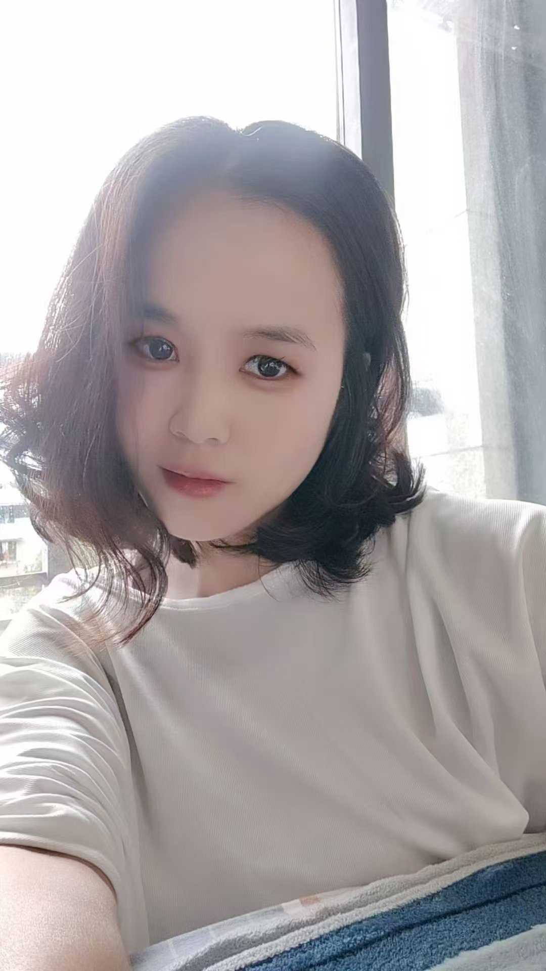 短发御姐风情泡泡