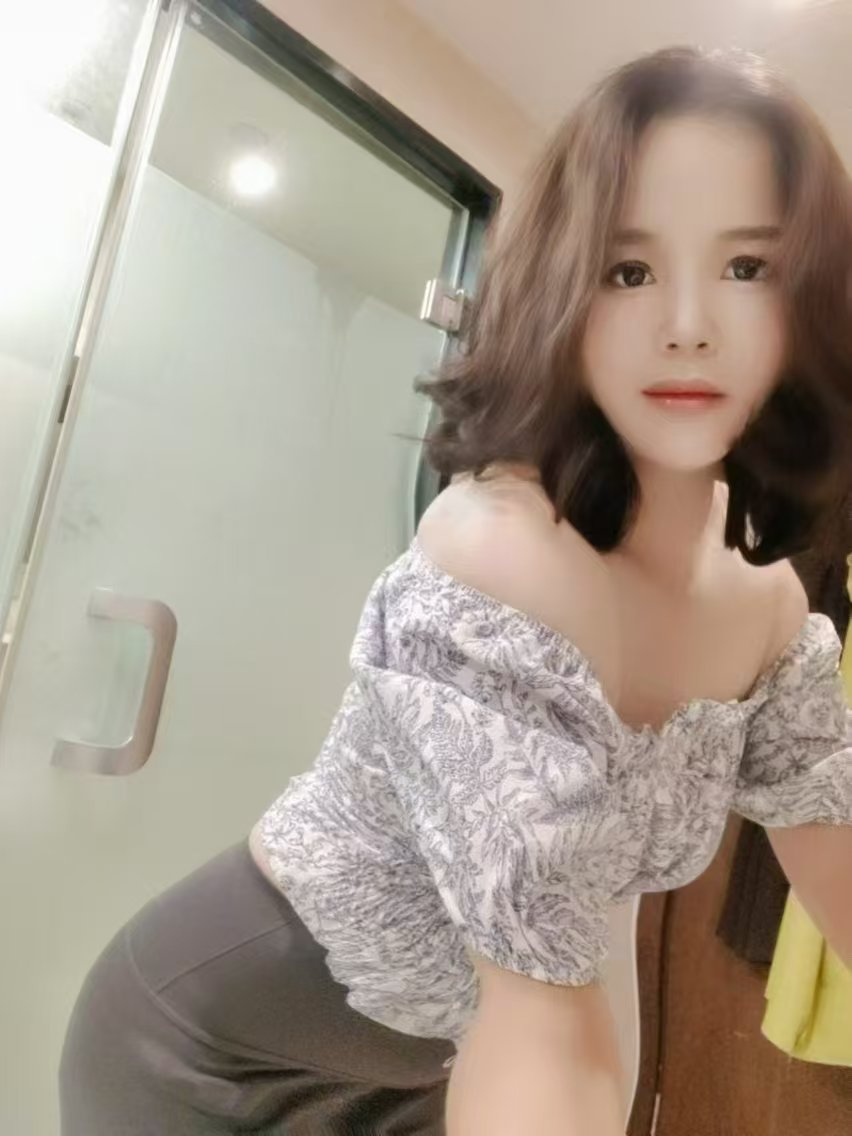 短发御姐风情泡泡