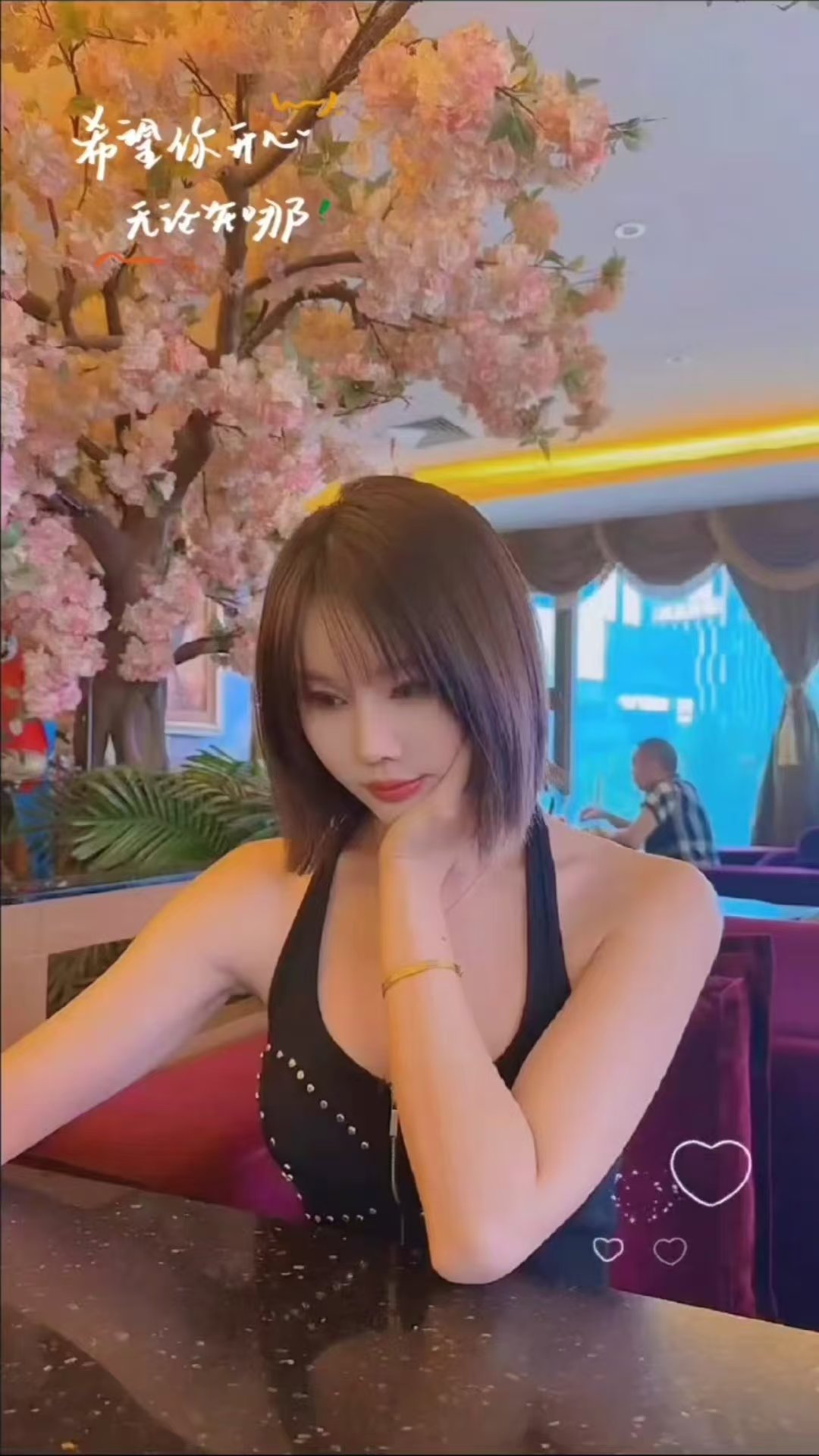 汉阳惹火短发辣妹泡泡