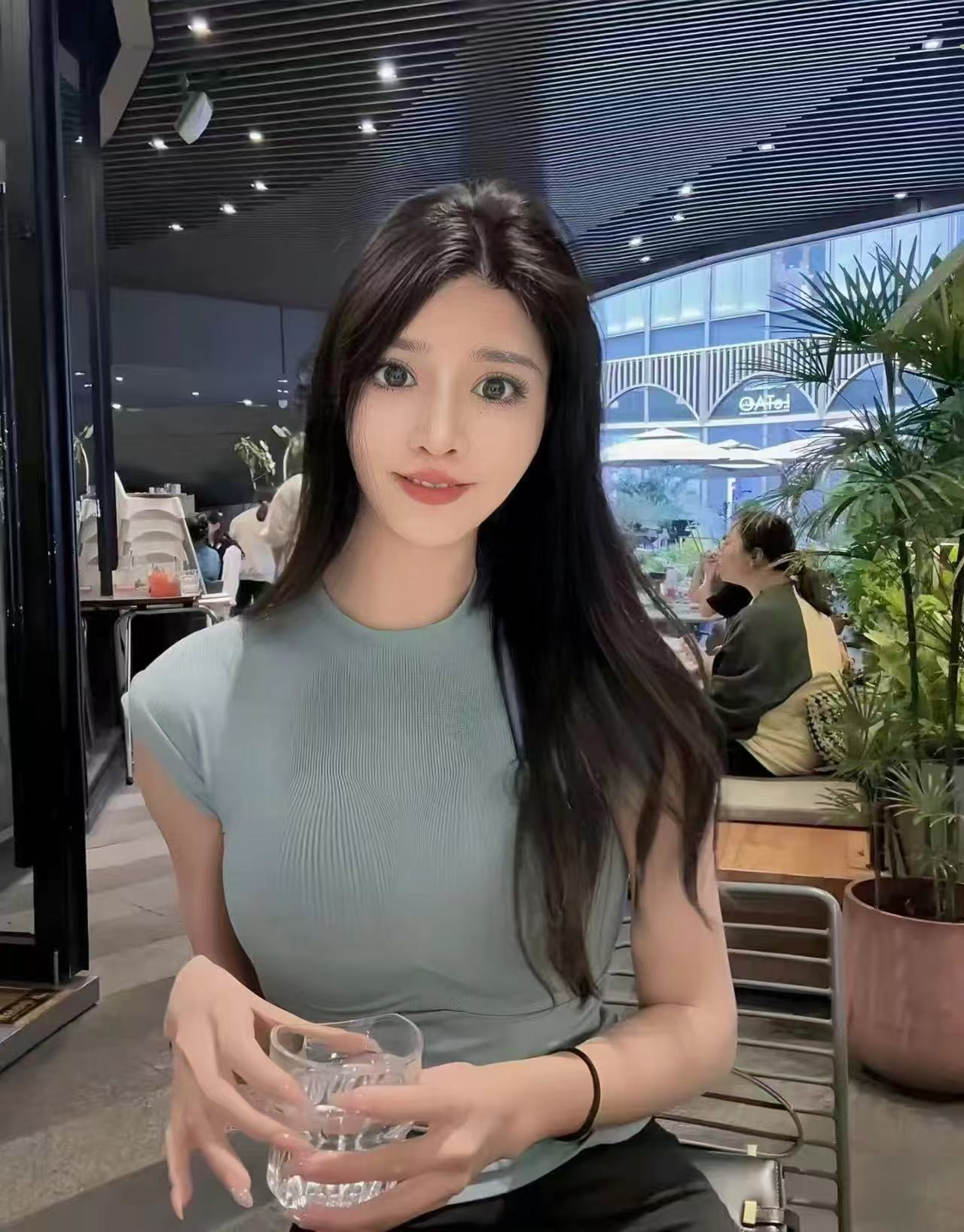 身材凹凸有致，不踩雷