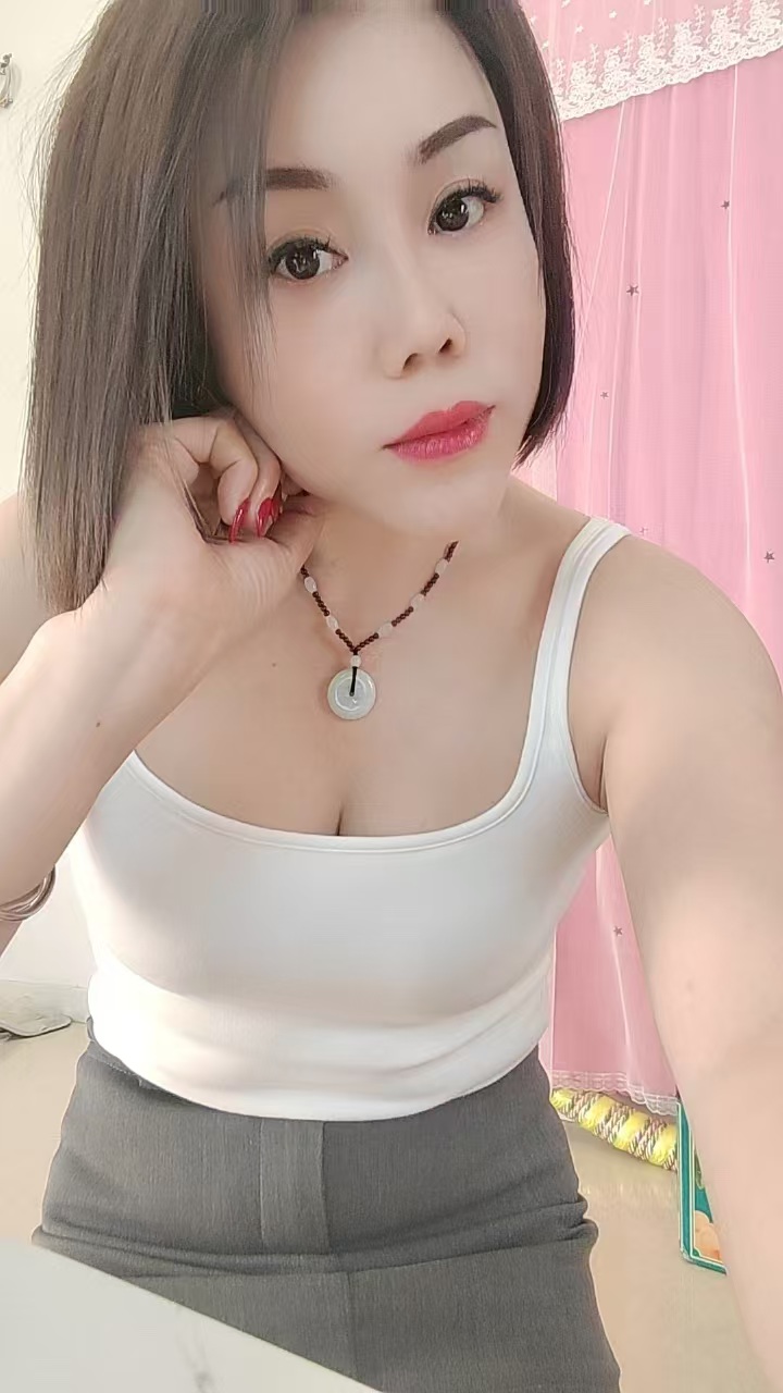 三元里柔情短发御姐青青