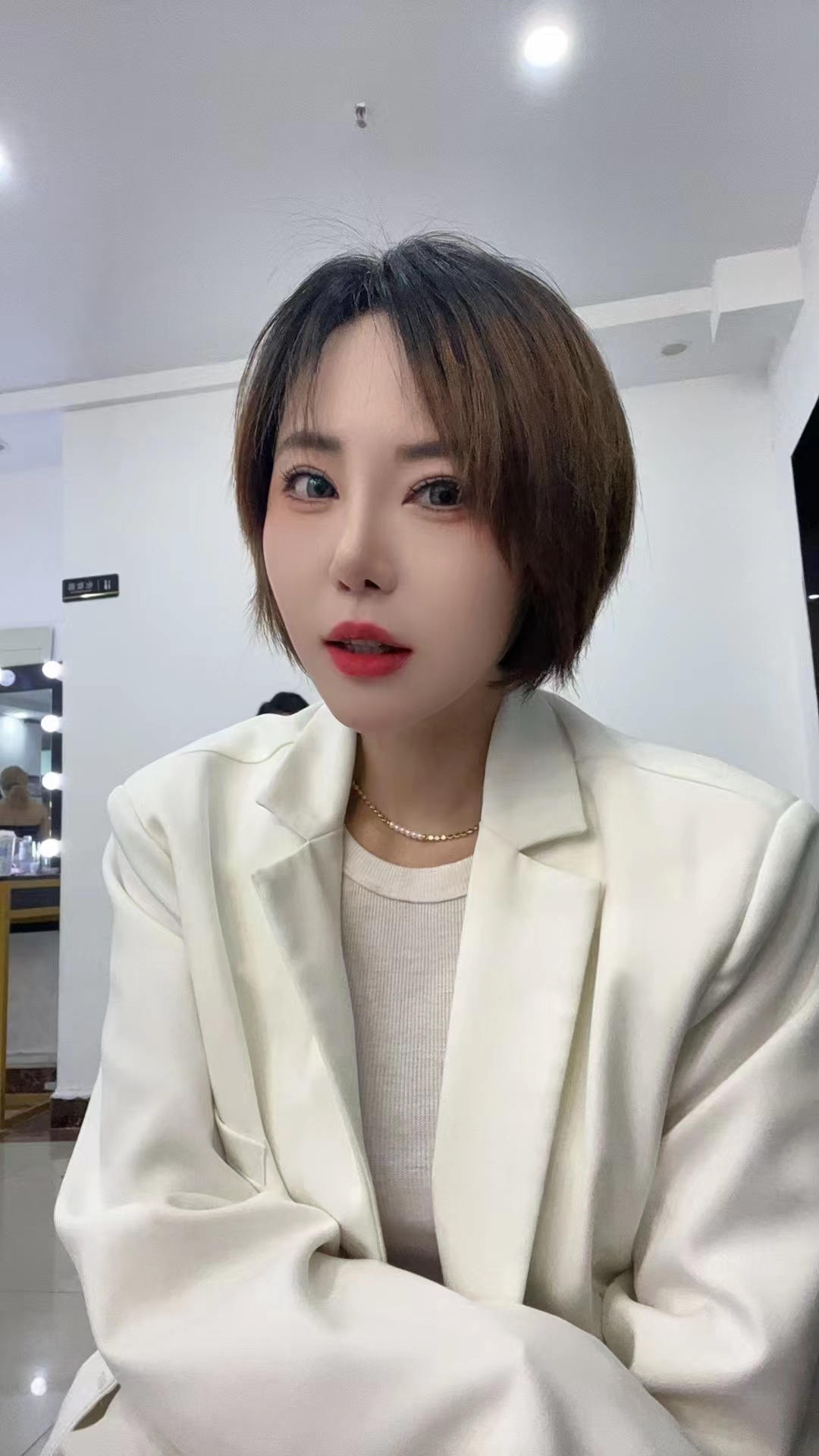 雨花撩人短发御姐范琪琪