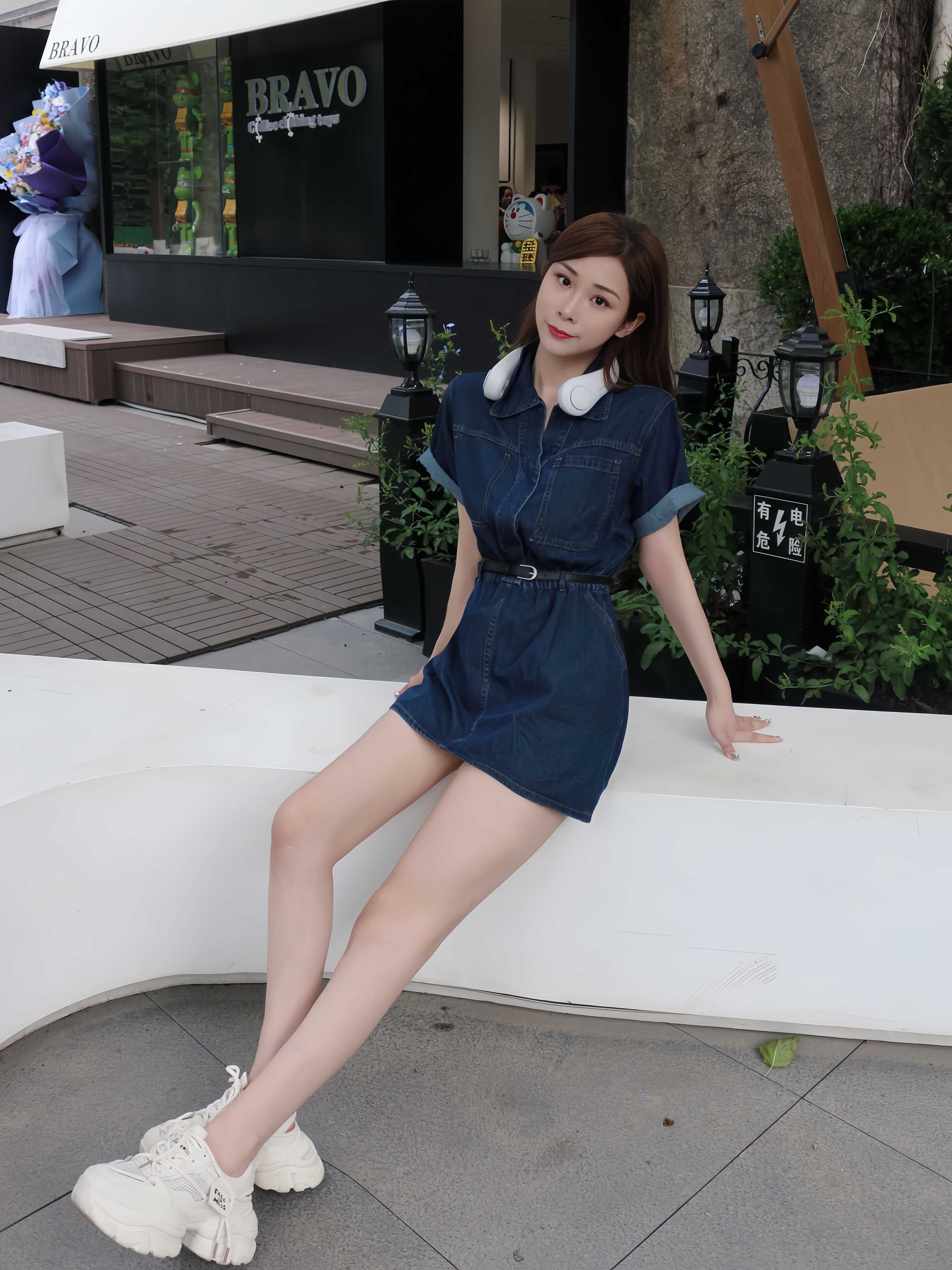 白云长腿大奶妞乐伊