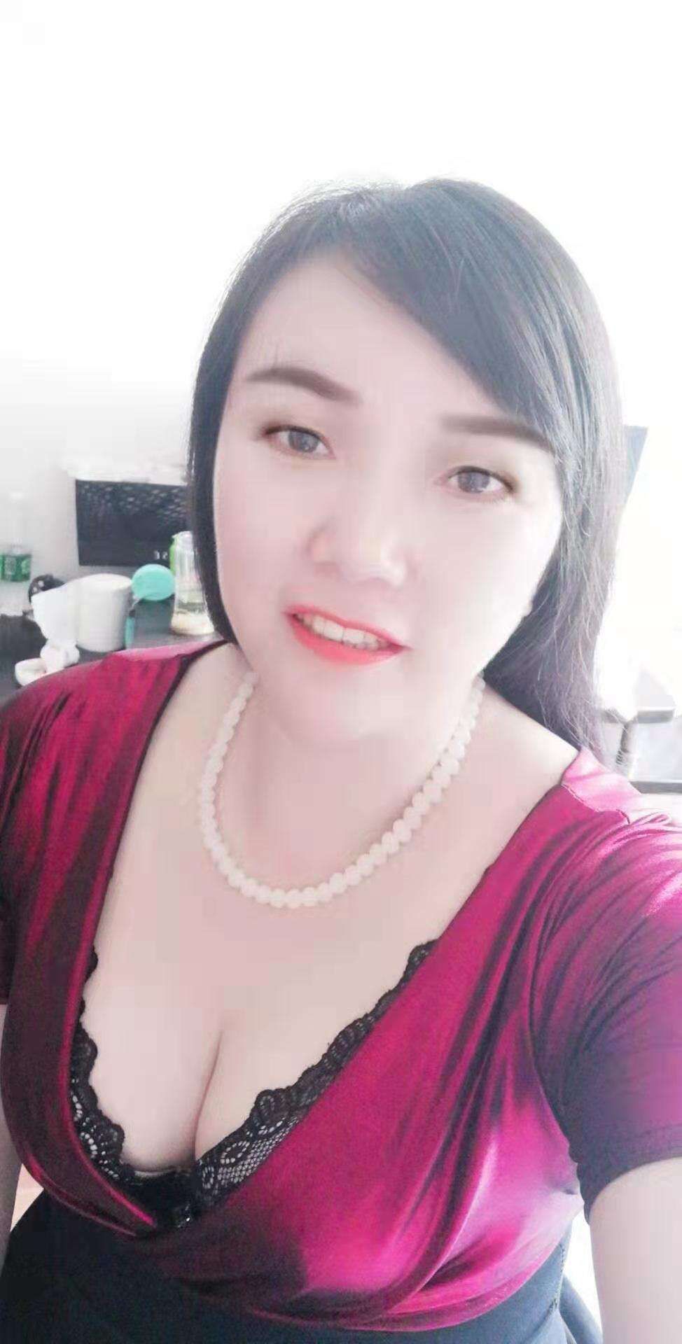 大屁股风sao人妻