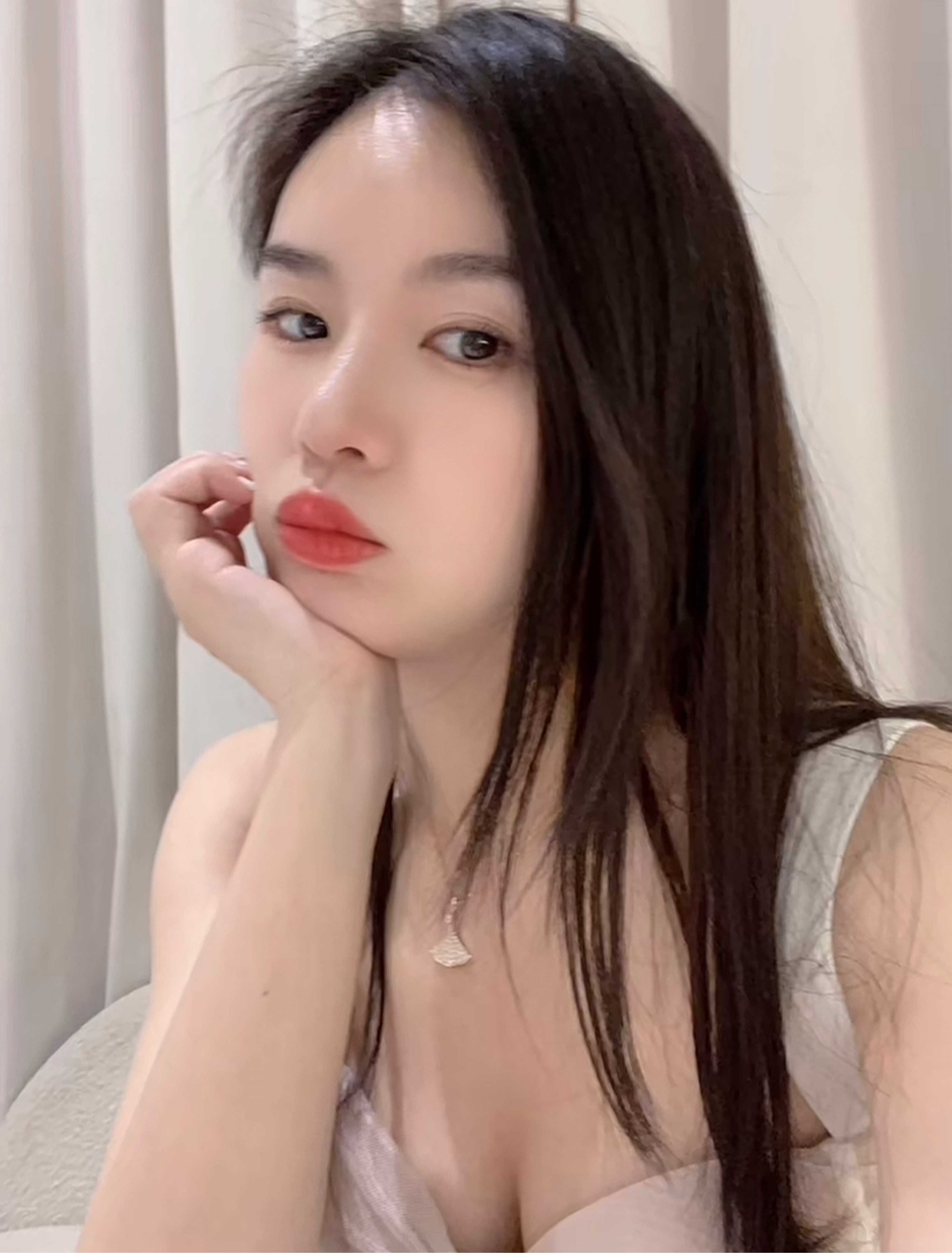 极品御姐范肉弹美妞