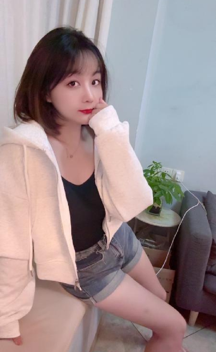 越秀美艳小少妇诗诗