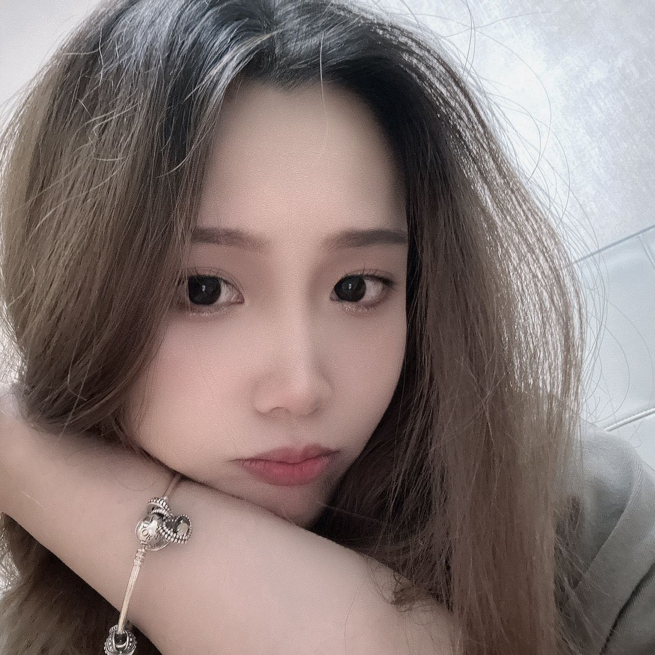 刚到成都，想兼职，希望能认识合得来大方的哥哥