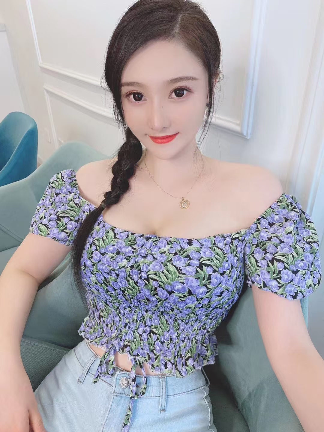 极品大白奶辣妹潇潇