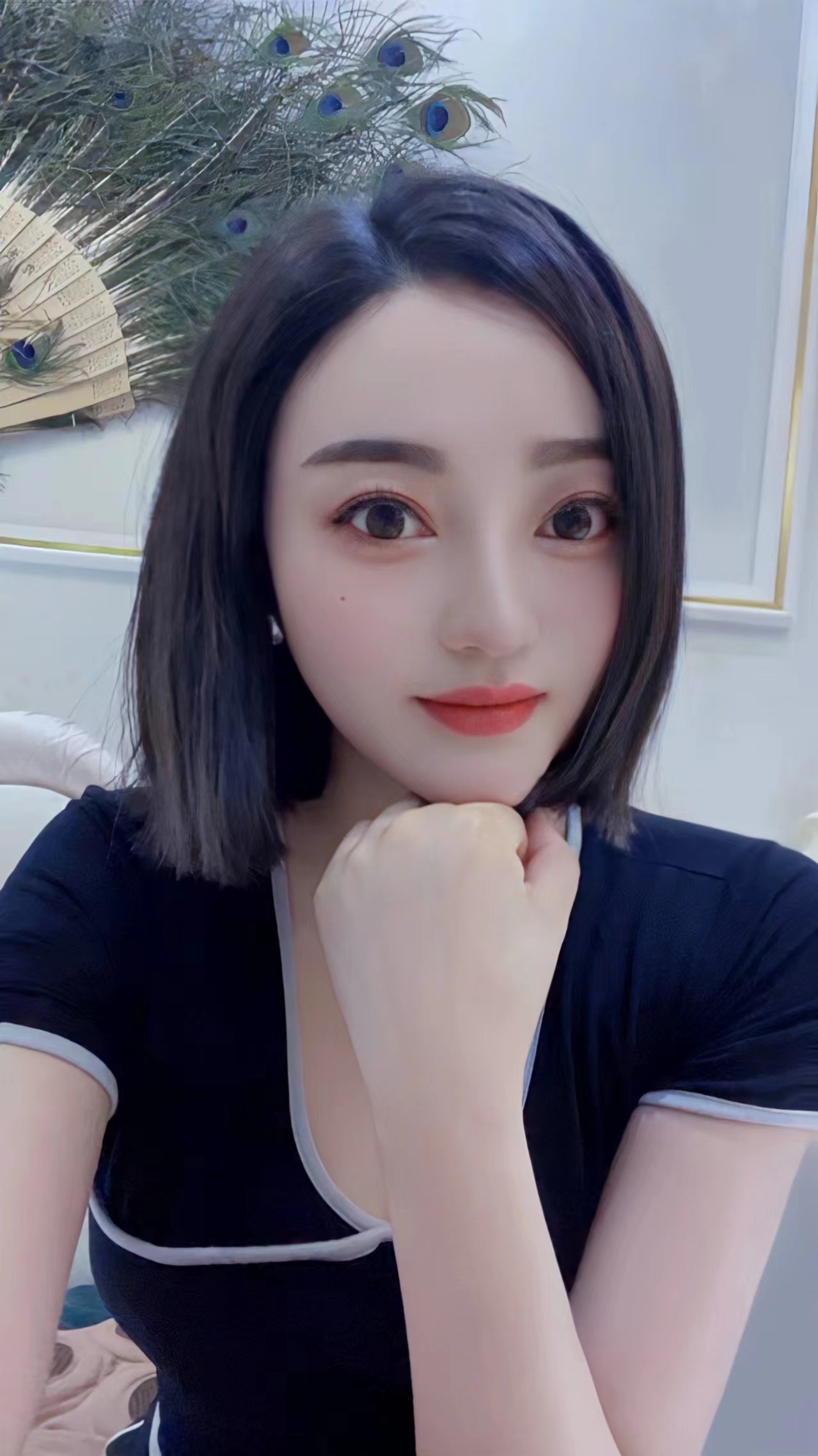 宛城大胸短发妞梅梅