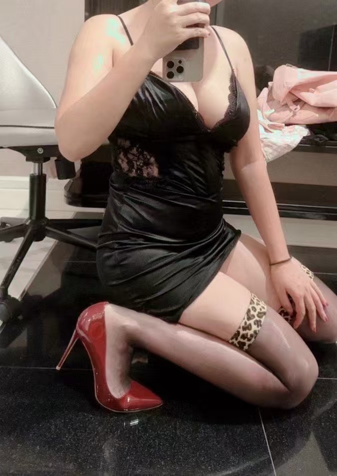 虎丘热辣丰满小少妇