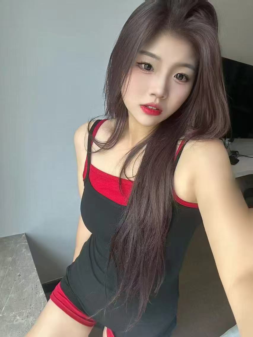 未央白嫩甜妹小阿雯