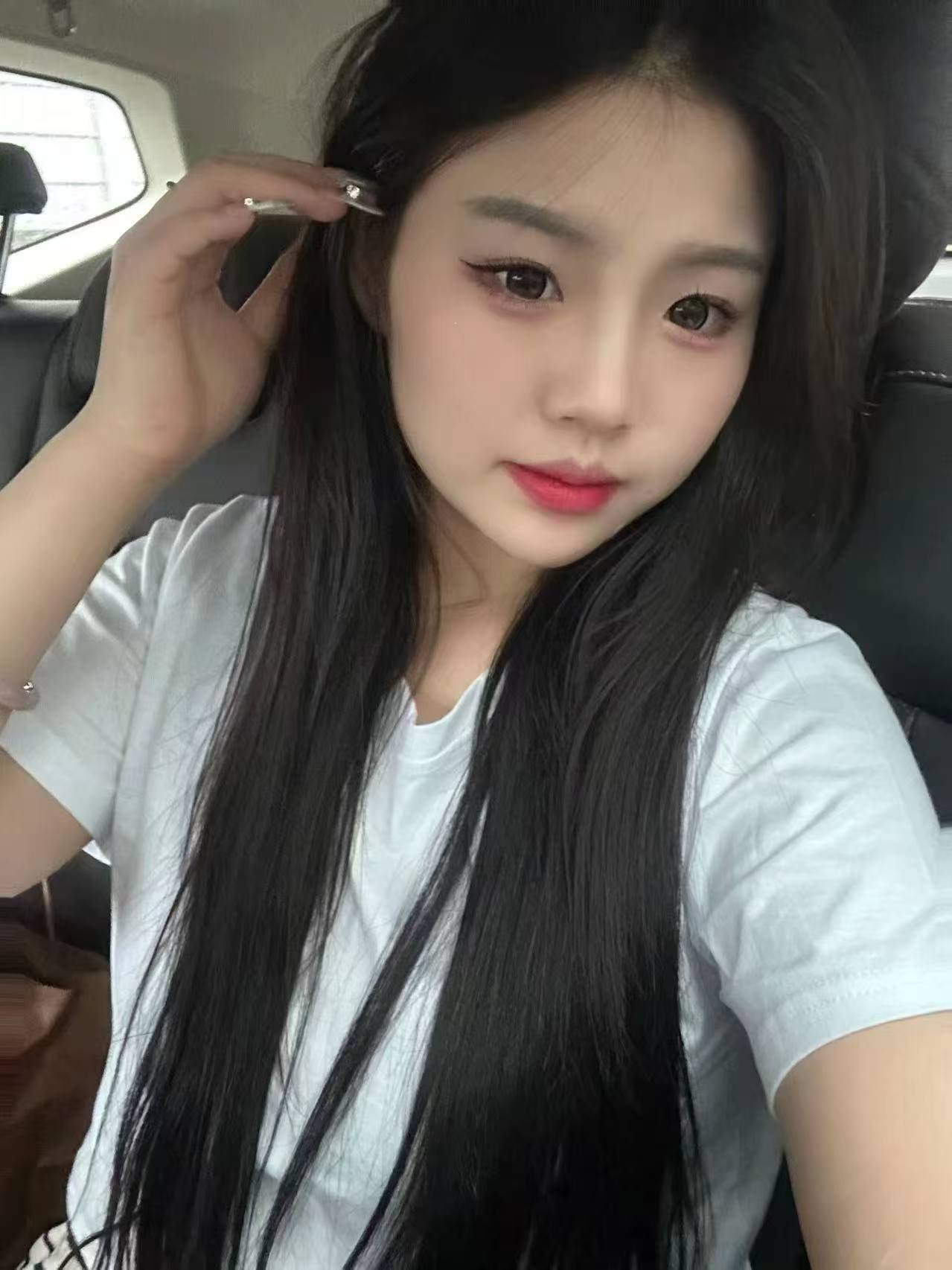 未央白嫩甜妹小阿雯