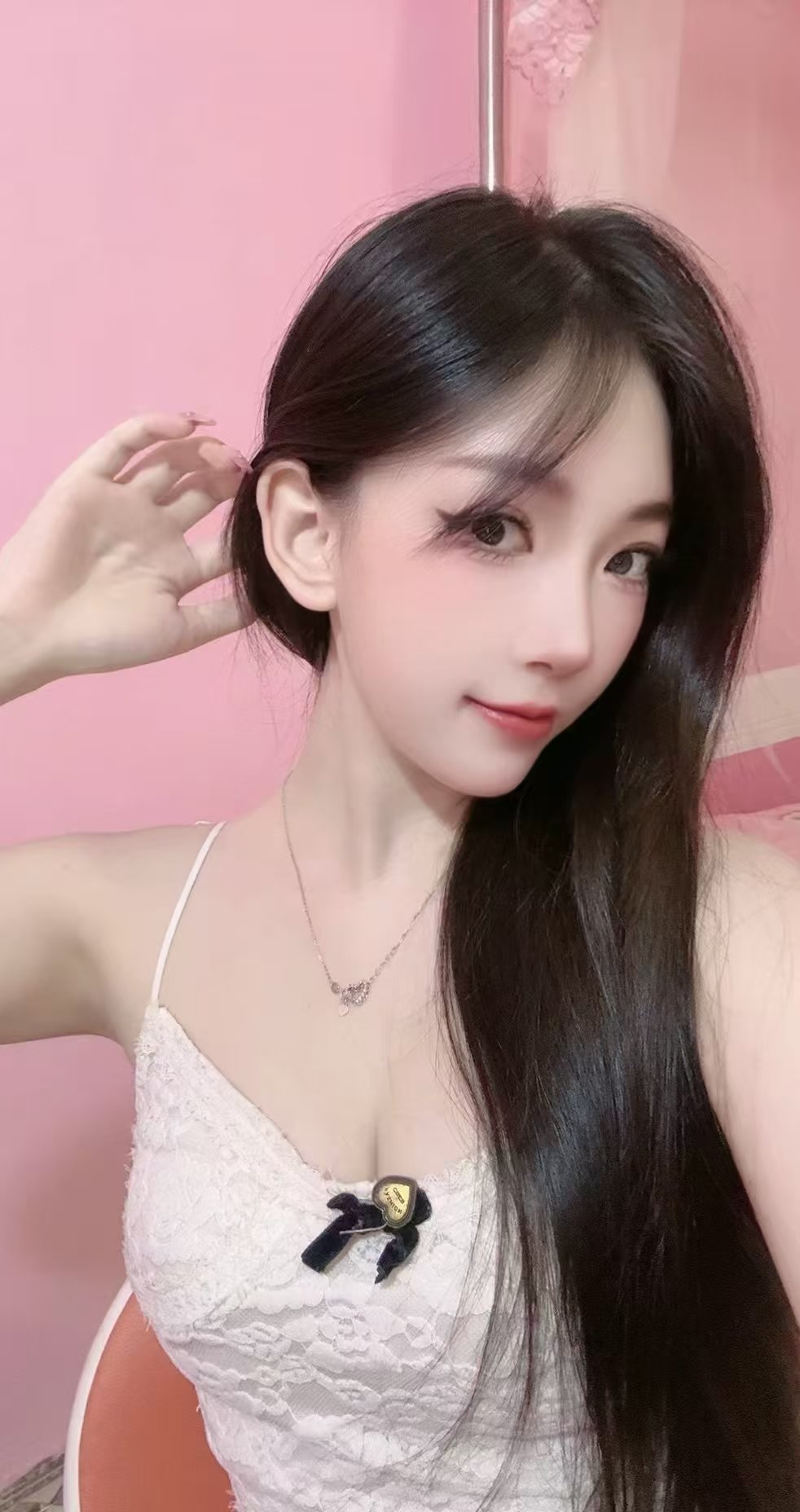 白嫩美乳小妞菲菲