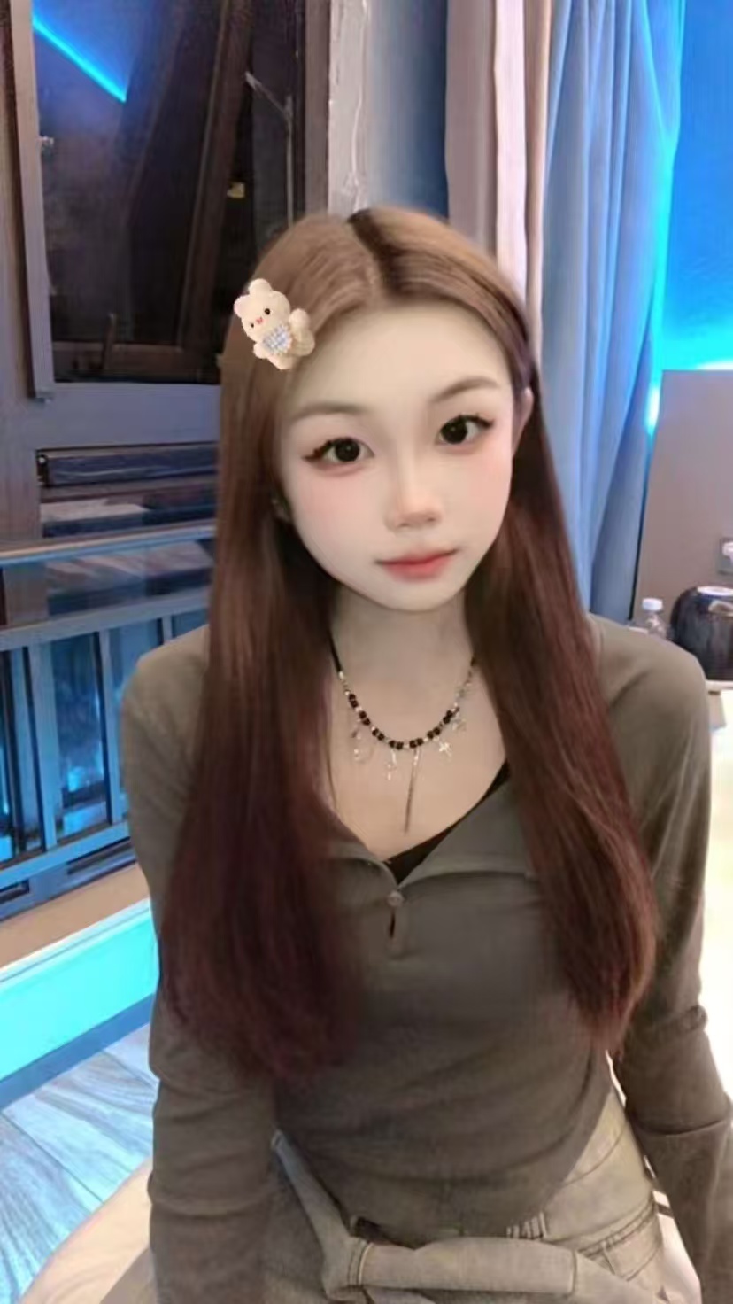 邻家妹妹乖巧又可爱