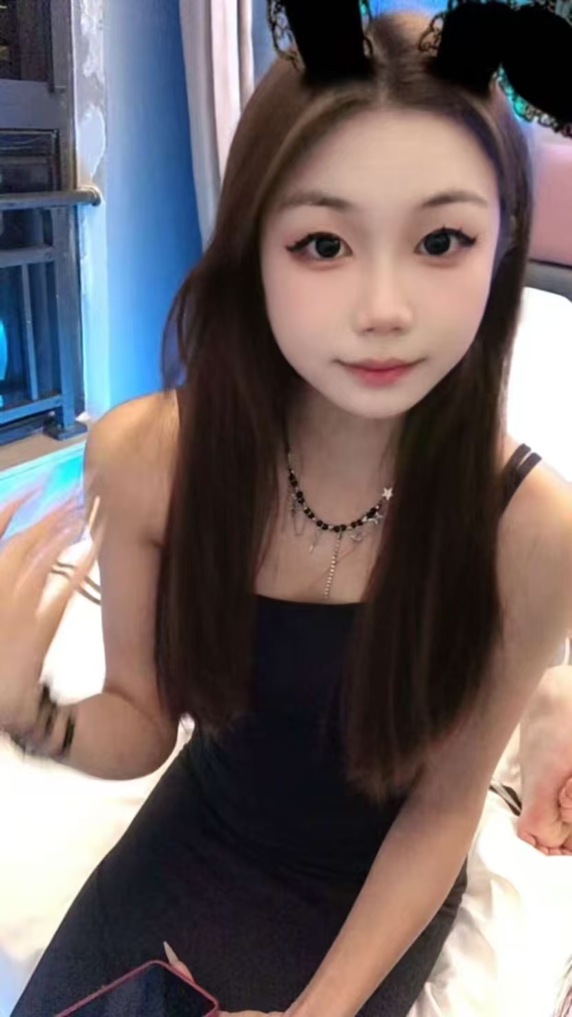 邻家妹妹乖巧又可爱