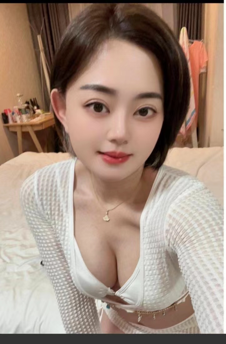 短发大胸辣妹予馨