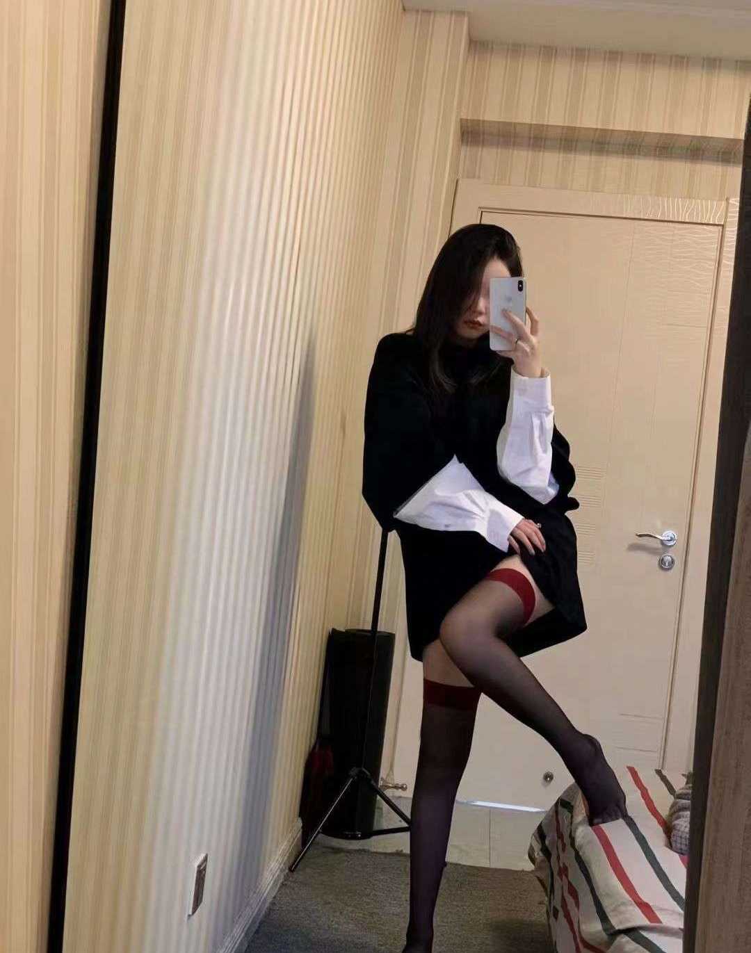 刚下海的极品尤物