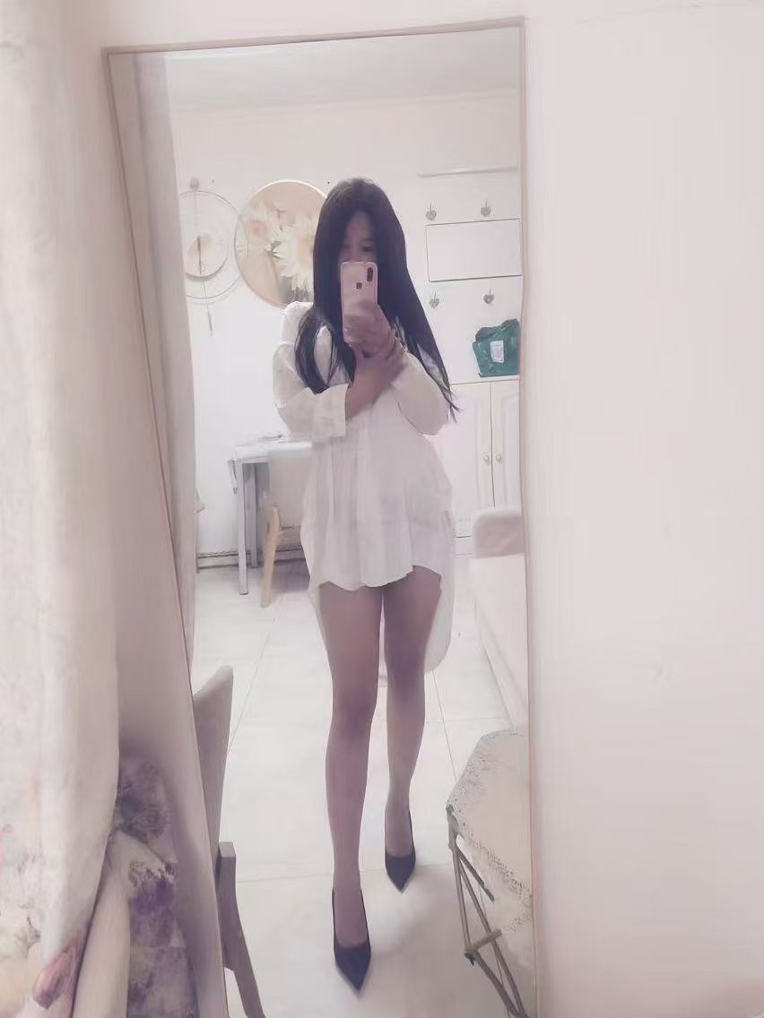 极品肉感辣妹雅晴