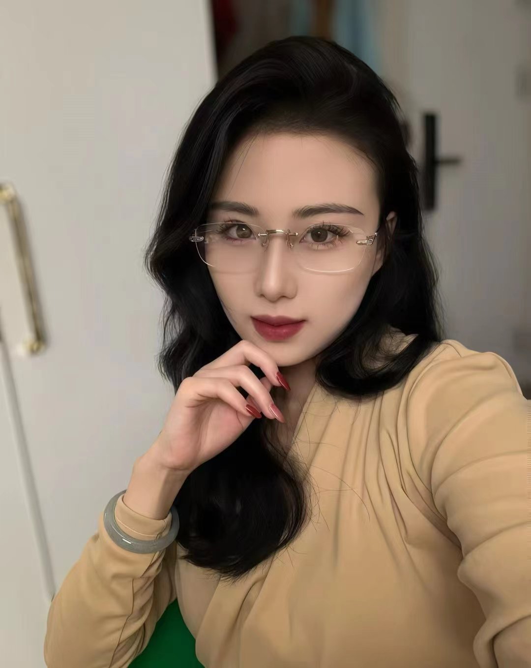 建邺惹火眼镜御姐欣瑶