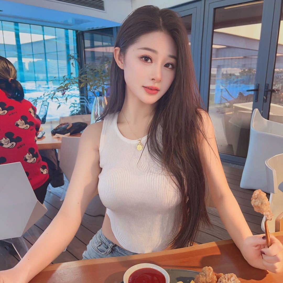 颜值身材都很不错，全能型