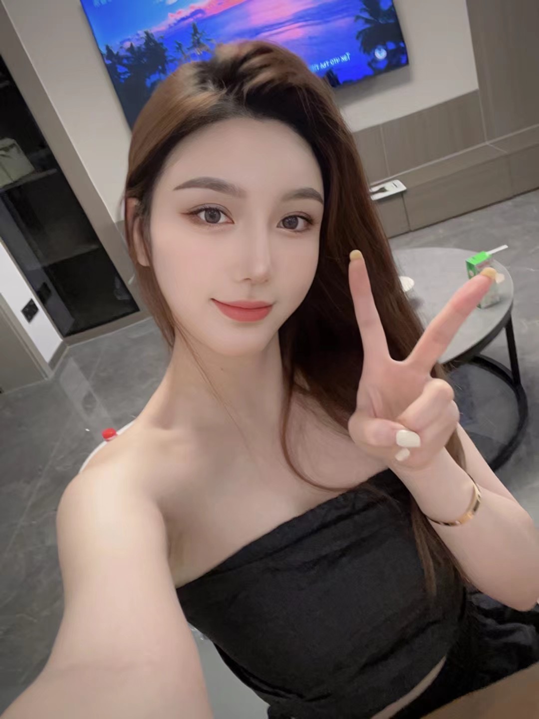 眼神会拉丝，超级美的一个小姐姐