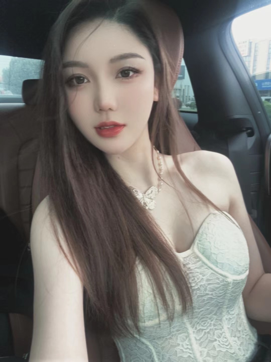 眼神会拉丝，超级美的一个小姐姐