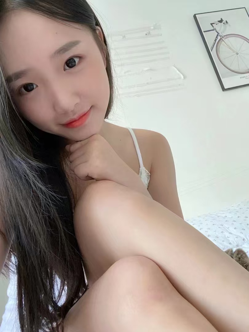 乖巧白嫩甜妹朵朵