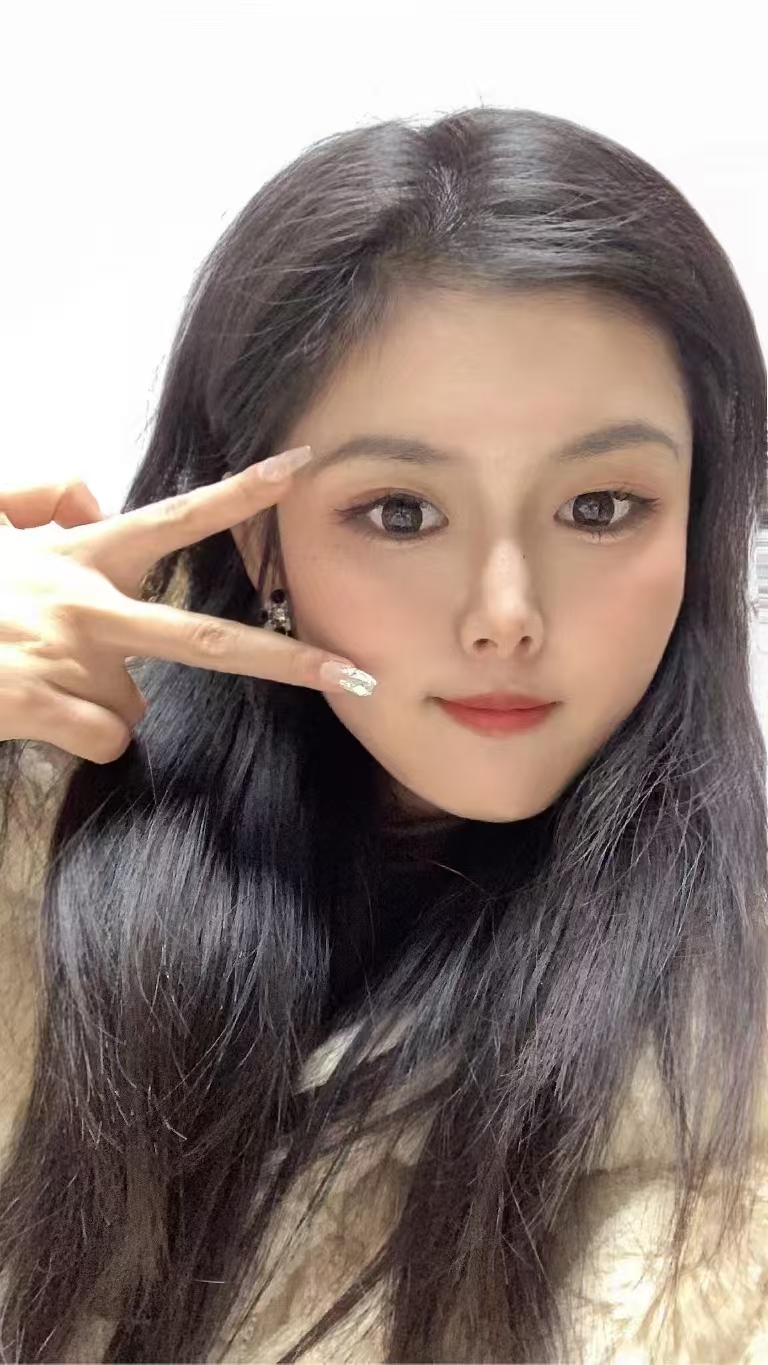 撩动你的心弦，笑起来甜美可爱