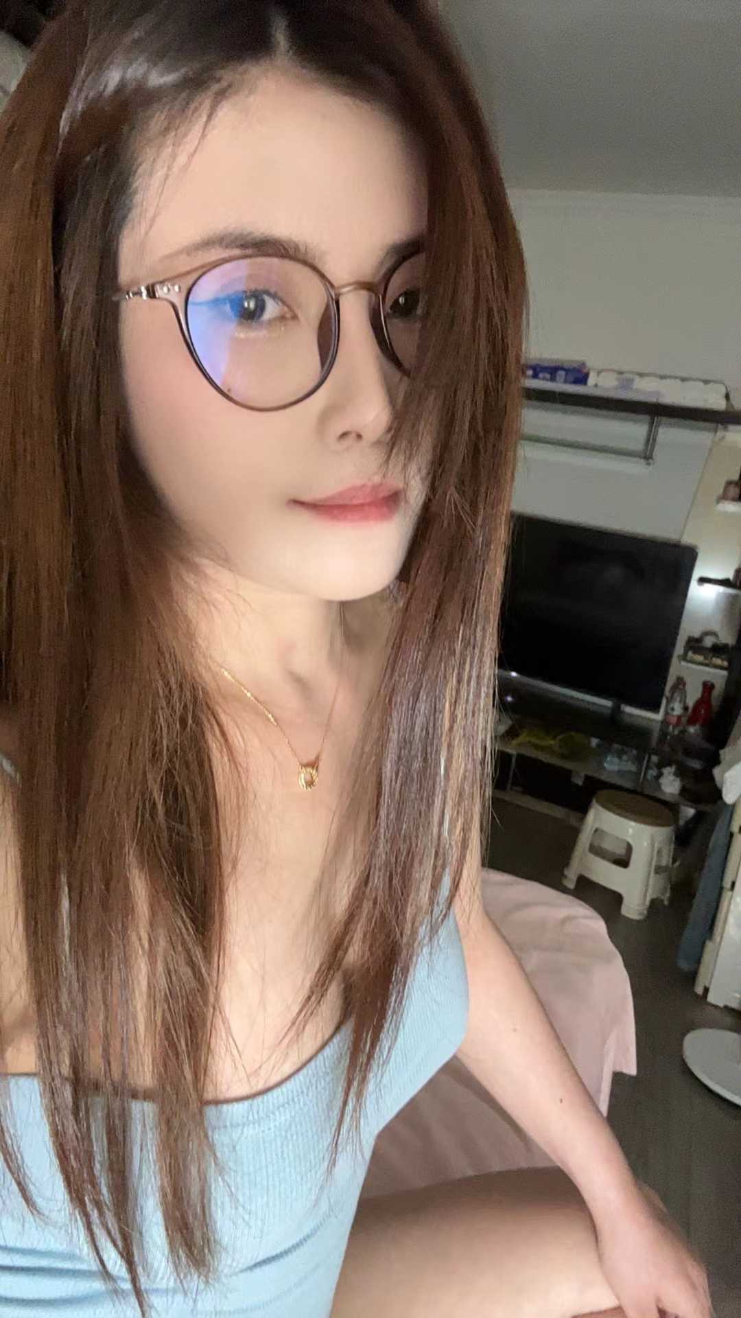 凹凸有致，特别有气质的妹妹