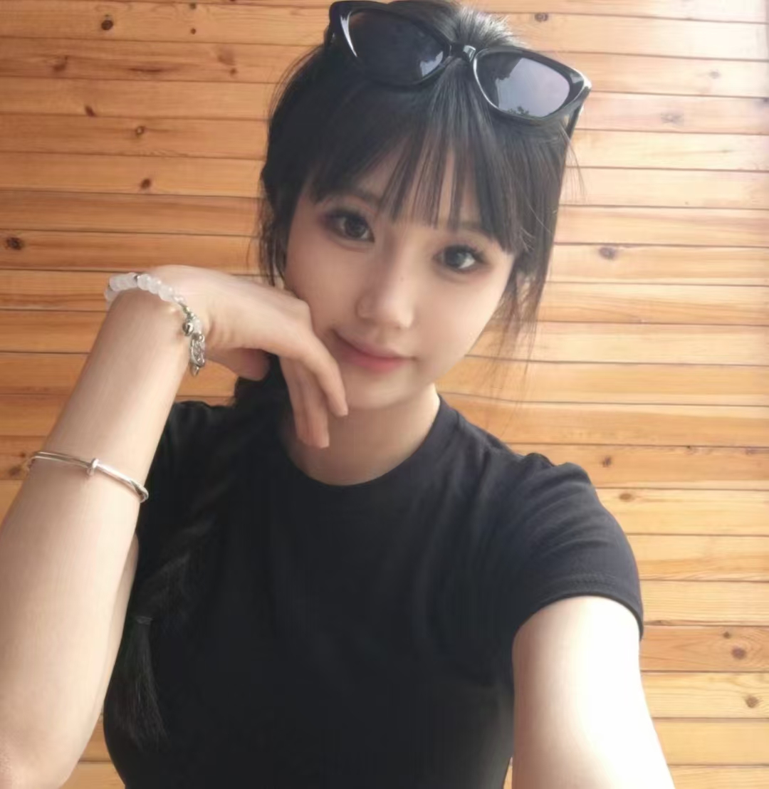 人见人爱的小姐姐