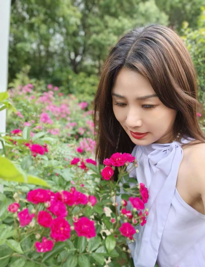 油坊桥风情撩人小姐姐如梦