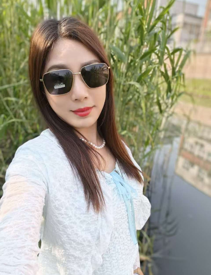 油坊桥风情撩人小姐姐如梦