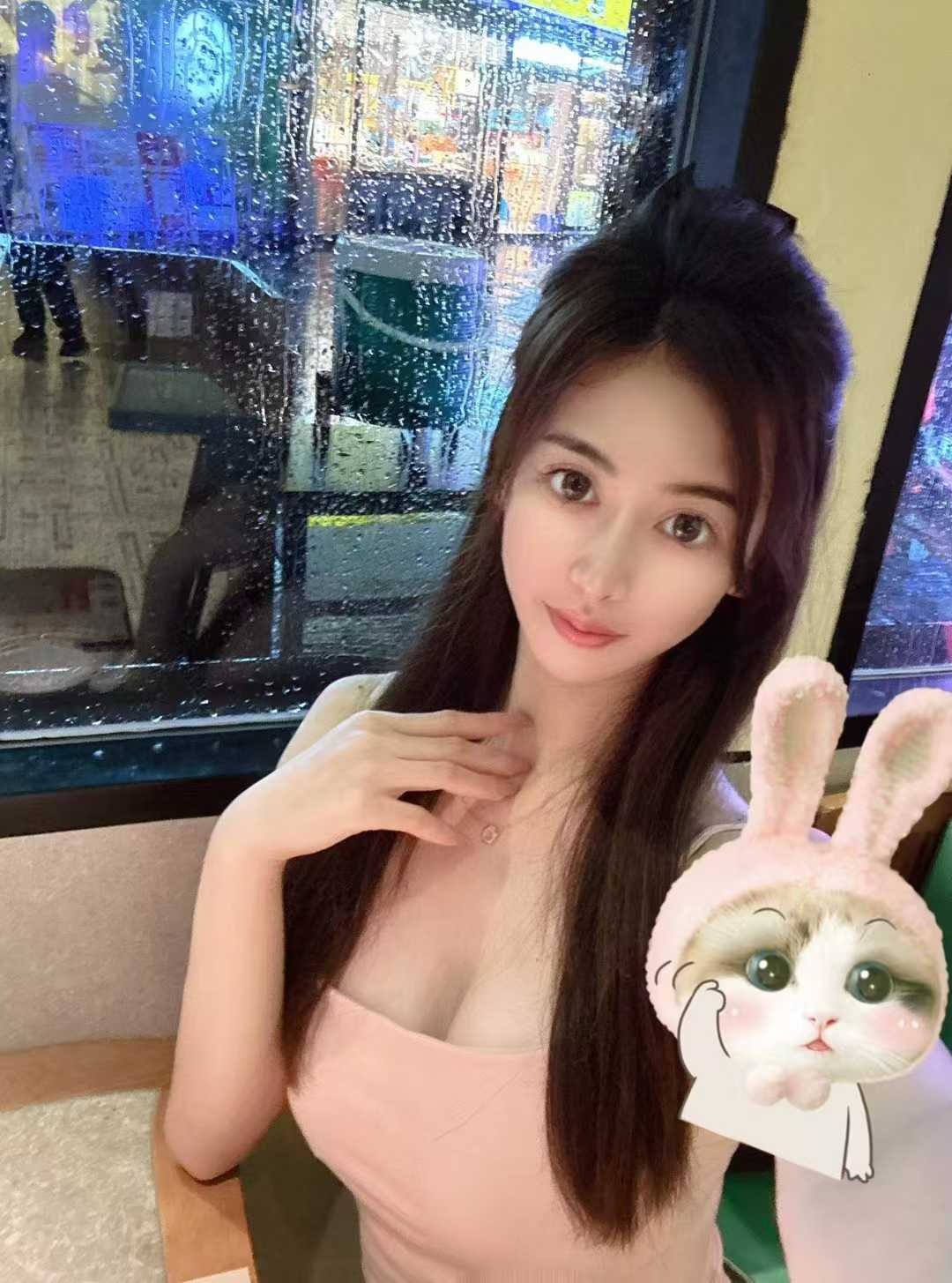 丝袜美女，身材有料。