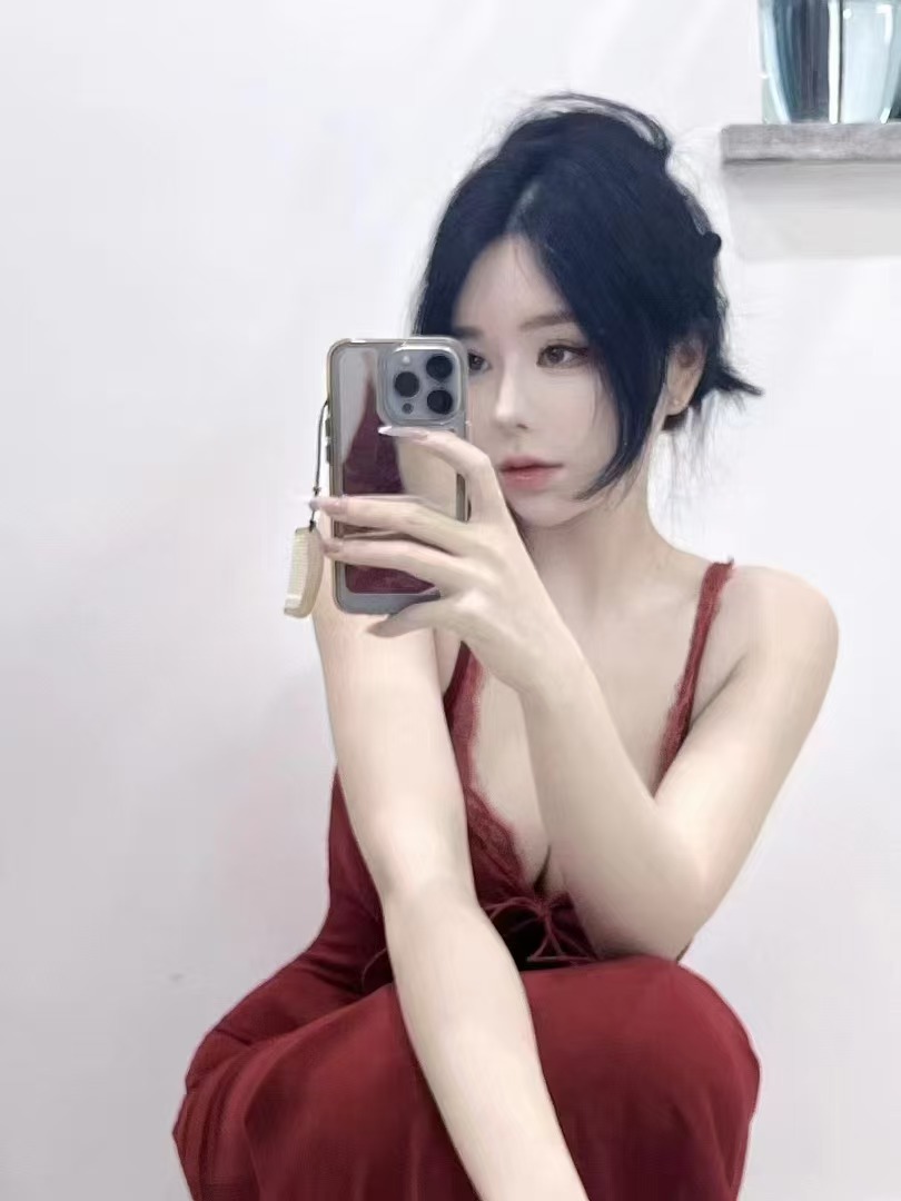 白嫩大奶辣妹小奶味