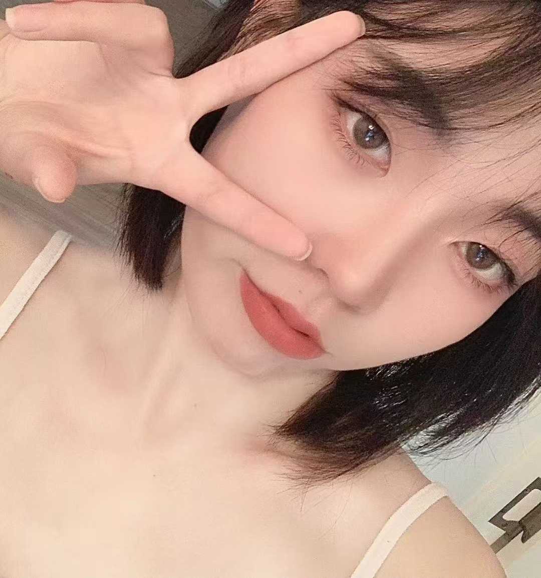 个人开课小甜妹，很爱笑