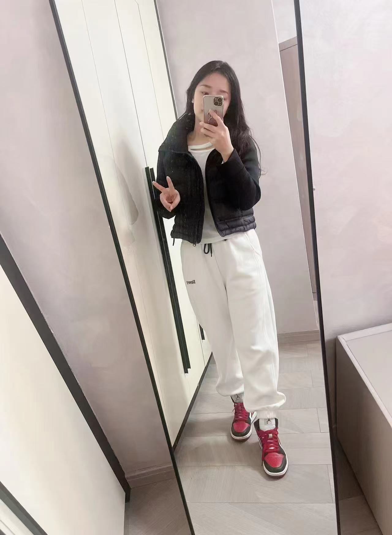 皮肤粉嫩，性价比很高的小美女