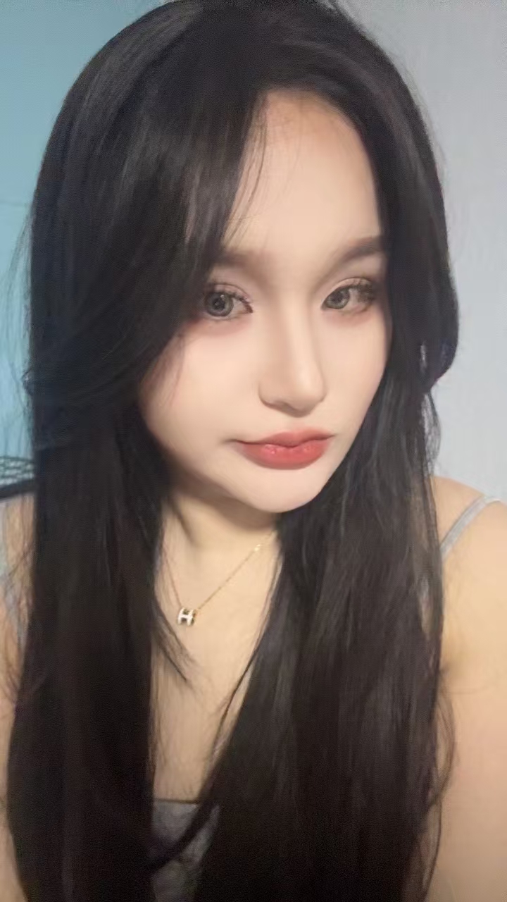 含情脉脉的看着你，配合默契